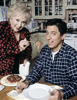 Roberts Prints: EVERYBODY LOVES RAYMOND, from left: Doris Roberts, Ray Romano, 1996-2005