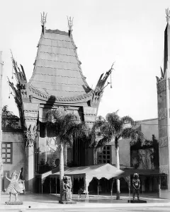 Hollywood Prints: The exterior of Grauman's Chinese Theater