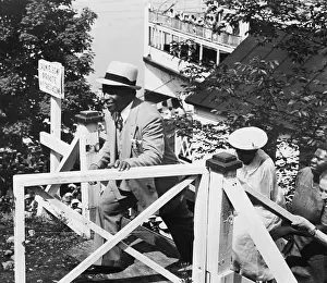 Communes Prints: Father Divine enters new Heaven at Krum Elbow, N.Y. with 3000 followers. Aug. 9, 1938