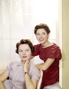 Elinor Prints: FATHER KNOWS BEST, from left, Jane Wyatt, Elinor Donahue, (1959), 1954-60