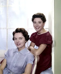Elinor Prints: FATHER KNOWS BEST, from left, Jane Wyatt, Elinor Donahue, 1954-60 (1959 photo)