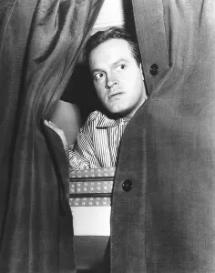 Images Dated 21st May 2013: MY FAVORITE BLONDE, Bob Hope, 1942