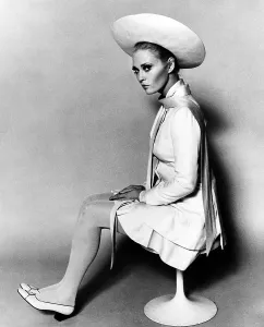 Dunaway Prints: Faye Dunaway, portrait ca. 1960s