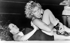 Images Dated 9th May 2008: Female wrestlers Penny Banner