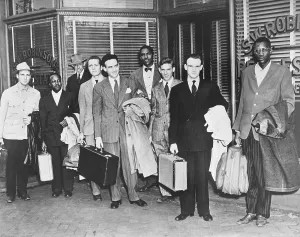 Richmond Prints: The first Freedom Riders holding suitcases outside the office of Attorney S