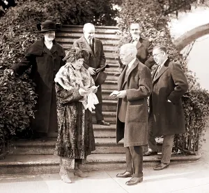 Images Dated 23rd October 2008: First Lady Florence Harding and Treasury Secretary Andrew Mellon outside the White House