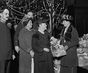 Christmas Tree Prints: First Lady Grace Coolidge with Salvation Army Group