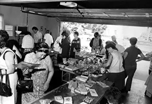 Shopping Prints: Flea Market, June, 1973.. Courtesy: CSU Archives / Everett Collection
