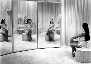 Minidress Prints: FLOWER DRUM SONG, Nancy Kwan, 1961