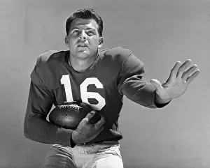 Football Uniform Prints: Football player Frank Gifford, ca. 1950s. Courtesy: CSU Archives/Everett Collection
