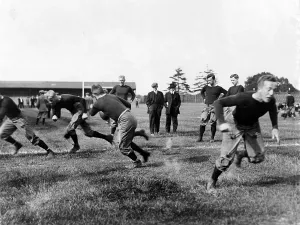 Sweatshirt Prints: Football, Yale football team practice, circa 1908-15