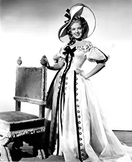 FOREVER AMBER, Linda Darnell (in a costume by Rene Hubert), 1947, TM & Copyright 20th Century Fox Film Corp. All rights reserved/courtesy Everett Collection