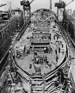 Manufacturing Prints: On the fourteenth day of the construction of a Liberty Ship