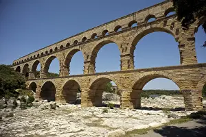 FRANCE. Vers-Pont-du-Gard. Roman aqueduct and bridge on river Gard (Pont du Gard). Built in 1st AD. - Paul Maeyaert/Iberfoto/Everett Collection (123833)**US SALES ONLY**
