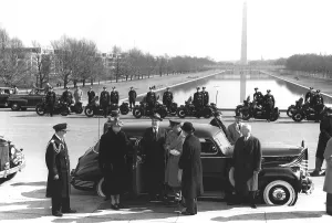 Ceremonies Prints: Franklin and Eleanor Roosevelt at ceremonies at the Lincoln Memorial. Feb. 12, 1938