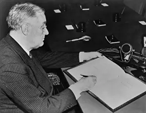Document Prints: Franklin Roosevelt signing pact establishing the first UN relief agency on Nov. 9, 1943