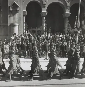 Tunis Prints: Free French Troops reviewed by Gen