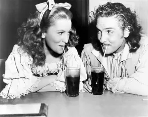 Images Dated 10th February 2016: FRENCHMAN'S CREEK, from left: Joan Fontaine