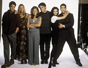 Lisa Prints: FRIENDS, cast photo, from left: Matthew Perry