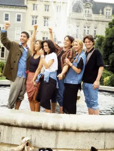 Lisa Prints: FRIENDS, from left: David Schwimmer