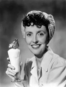 Images Dated 25th January 2006: THE GALLOPING MAJOR, Joyce Grenfell, 1951