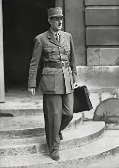 General Charles de Gaulle leaves the a Consul of Ministers meeting in Paris, May 9, 1945. - (BSLOC_2014_15_236)