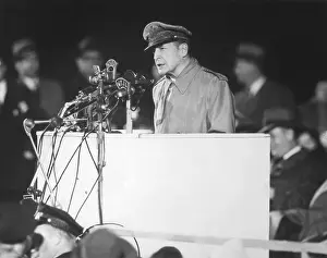 Macarthur Prints: General Douglas MacArthur addressing an audience of 50