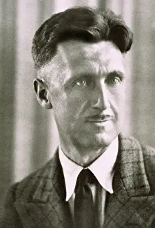 Author Prints: GEORGE ORWELL, circa mid 1940s. Courtesy: CSU Archives / Everett Collection