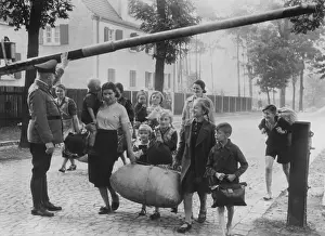 Guard Prints: German nationals leave Polish territory