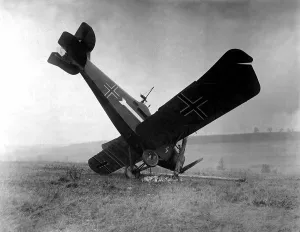 Images Dated 3rd December 2012: German plane shot down in the Argonne by American machine gunners