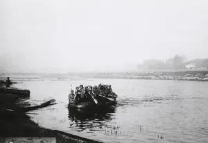 Lcgr1406 Prints: German soldiers crossing the Dnieper River in a small boat