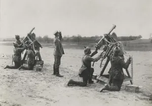 Defense Prints: German soldiers on the Eastern Front aiming anti-aircraft machine guns during World War 1 (BSLOC_2017_1_24)