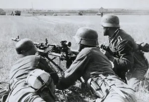Lcgr1406 Prints: German soldiers fire a machine gun during the Nazi invasion of the Soviet Union (Russia)