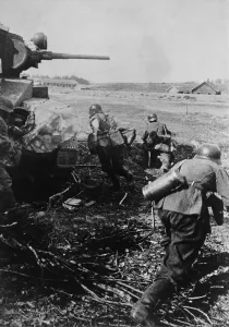 Lcgr1310 Prints: German troops during the invasion of Russia in 1941