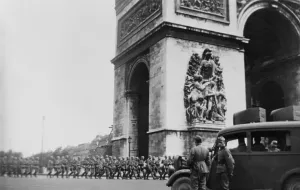 Lcgr1309 Prints: German troops marching around Arc de Triomphe