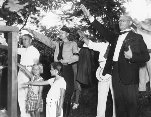 Rallies Prints: Germans in America give the Nazi salute commemorating Paul von Hindenburg