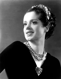 Statement Necklace Prints: THE GHOST GOES WEST, Elsa Lanchester, 1935