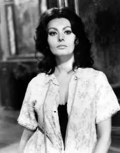 Movpor12 Prints: GHOSTS, ITALIAN STYLE, (aka QUESTI FANTASMI), Sophia Loren, 1968