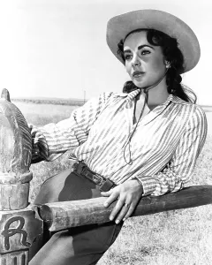 Images Dated 22nd July 2010: GIANT, Elizabeth Taylor, 1956