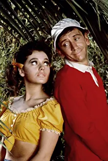 : GILLIGAN'S ISLAND, from left, Dawn Wells, Bob Denver, 1964-67 (1964 photo)