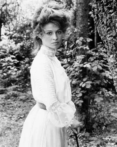 Gibson Girl Prints: THE GO-BETWEEN, Julie Christie, 1970