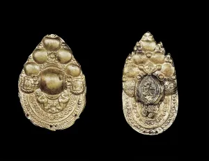 Etruria Prints: Golden earrings. Etruscan art. Jewelry