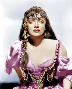 Chains Prints: GOLDEN EARRINGS, Marlene Dietrich, 1947