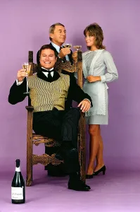 Mills Prints: THE GOOD LIFE, from left: Larry Hagman (sitting), David Wayne, Donna Mills (1971), 1971-72