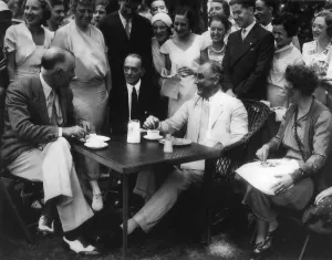 Large Group Prints: Governor Franklin Roosevelt with group at Hyde Park