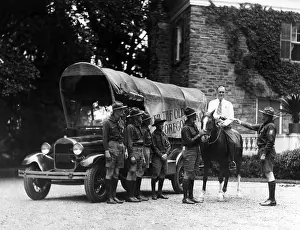 Pioneers Prints: Governor Franklin Roosevelt on horseback with five Boy Scouts on the start of their cross country trip