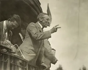 Reporters Prints: Governor Woodrow Wilson campaigning by train for president in Bradford