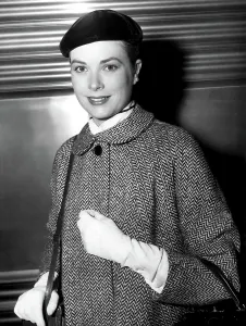Gkylbd Prints: GRACE KELLY, in beret, arrives at Penn Station after location shooting for THE SWAN, 1955
