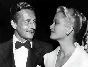 Gkylbd Prints: GRACE KELLY with Oleg Cassini. 1954. Courtesy: CSU Archives / Everett Collection