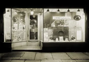 Records Prints: Graham's Shop in New York City is dominated by the Victor brand